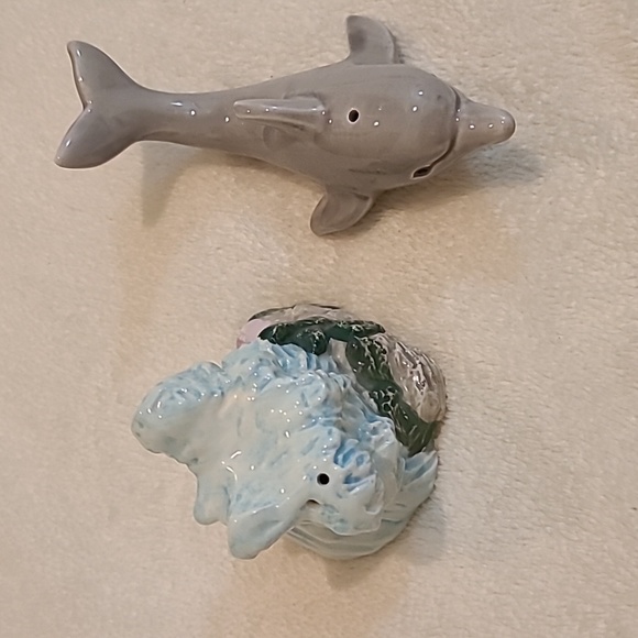 Ocean & 🐬  Dolpbin Salt🧂  & Pepper Shakers 🐬 - Picture 6 of 12
